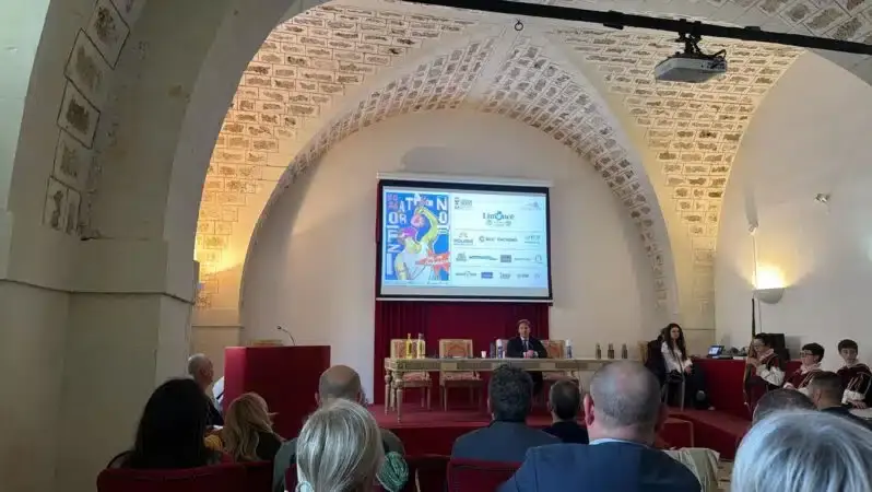 Presentata la 47^ Infiorata di Noto, 5 giorni di eventi, i bozzetti dedicati alla cultura Pop e una madrina d'eccezione - Noto News